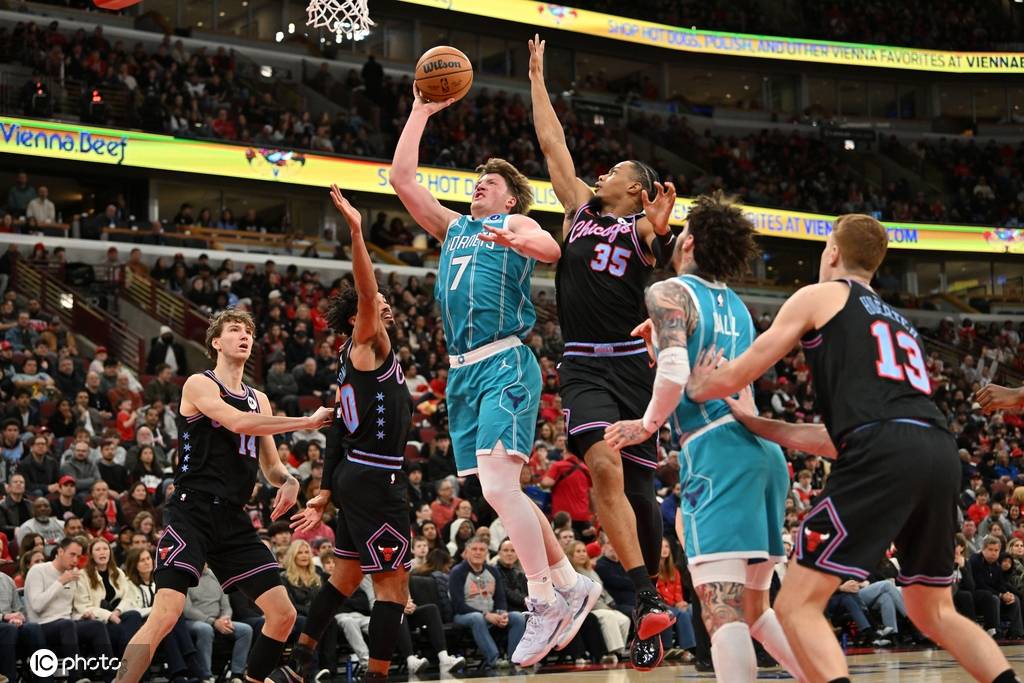 布里奇斯26+14武切维奇28+7+8 黄蜂胜公牛